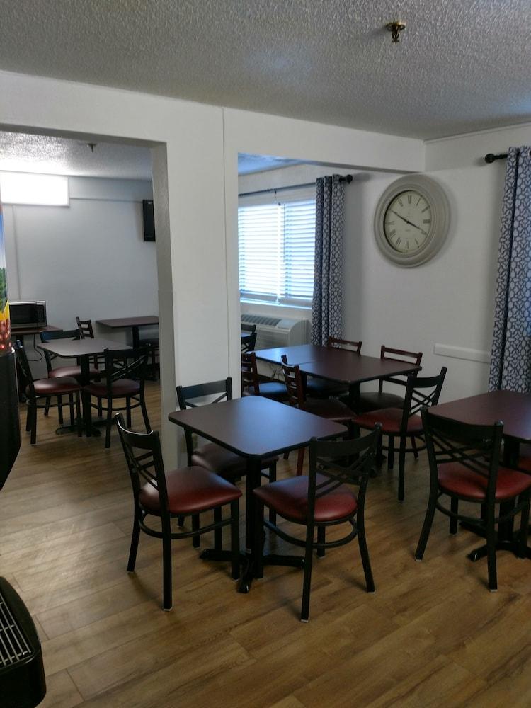 Super 8 By Wyndham Montgomery Maybrook Экстерьер фото
