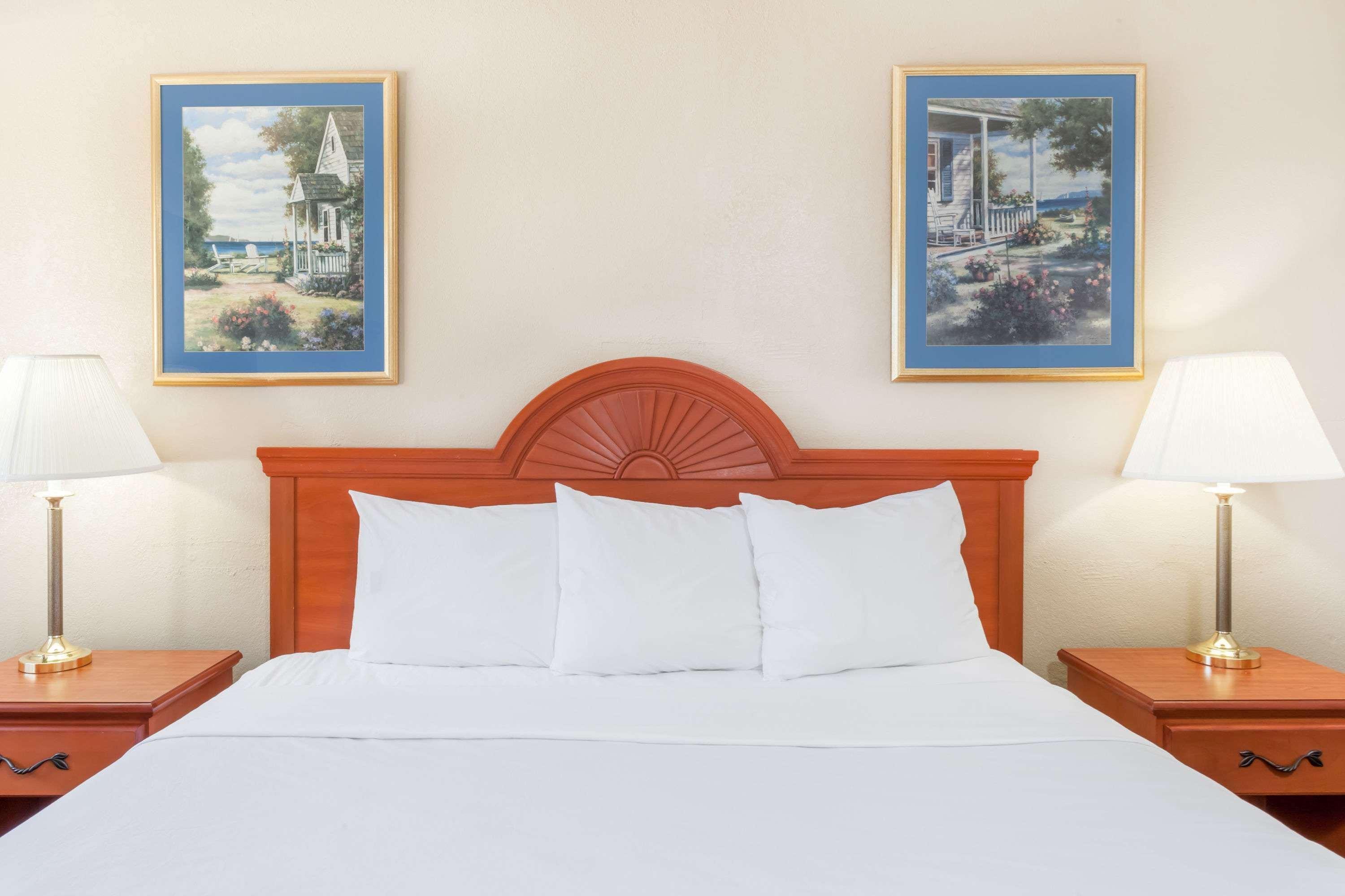 Super 8 By Wyndham Montgomery Maybrook Экстерьер фото